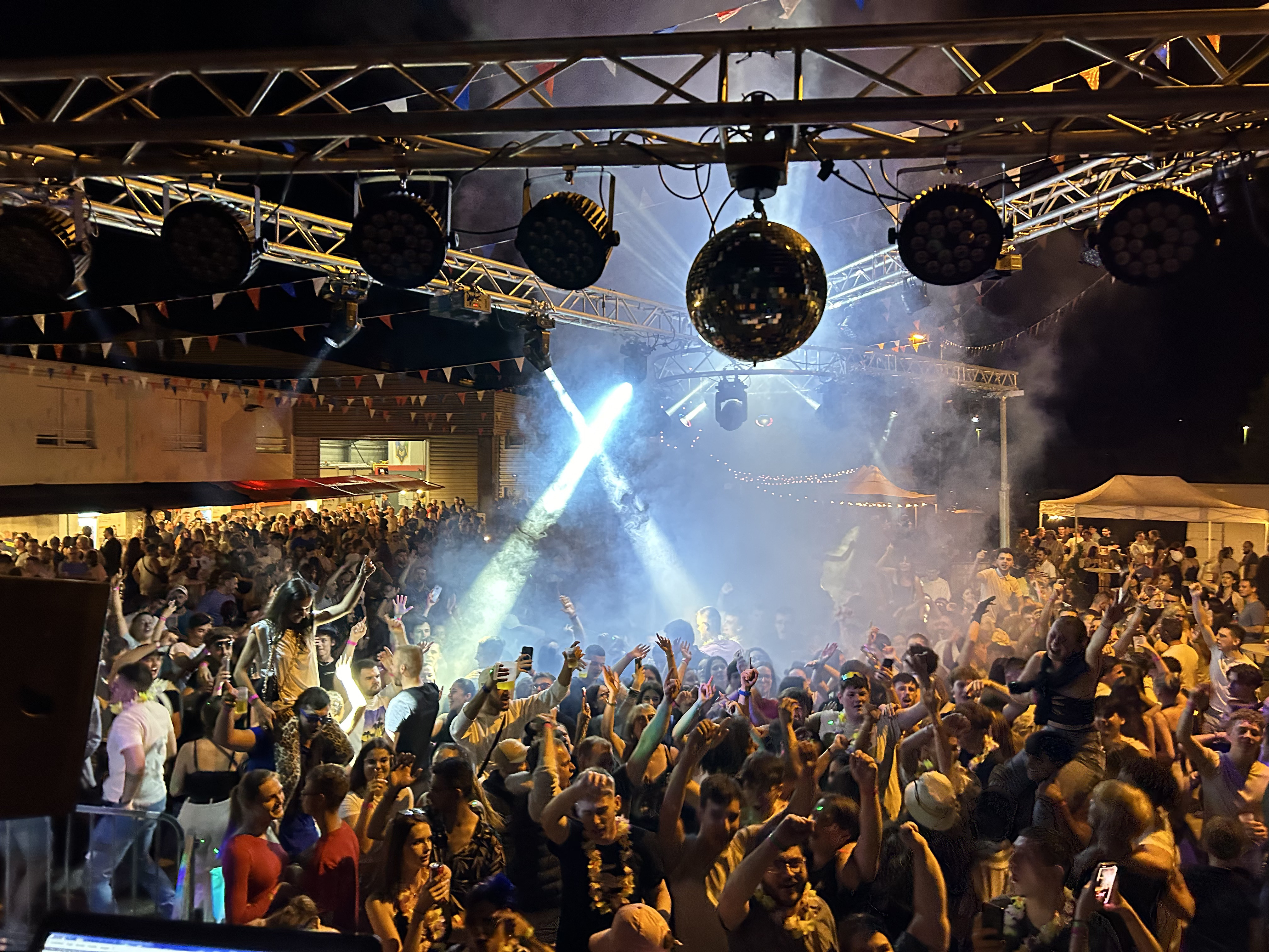 Bal populaire anim&eacute; par Sono Star Night