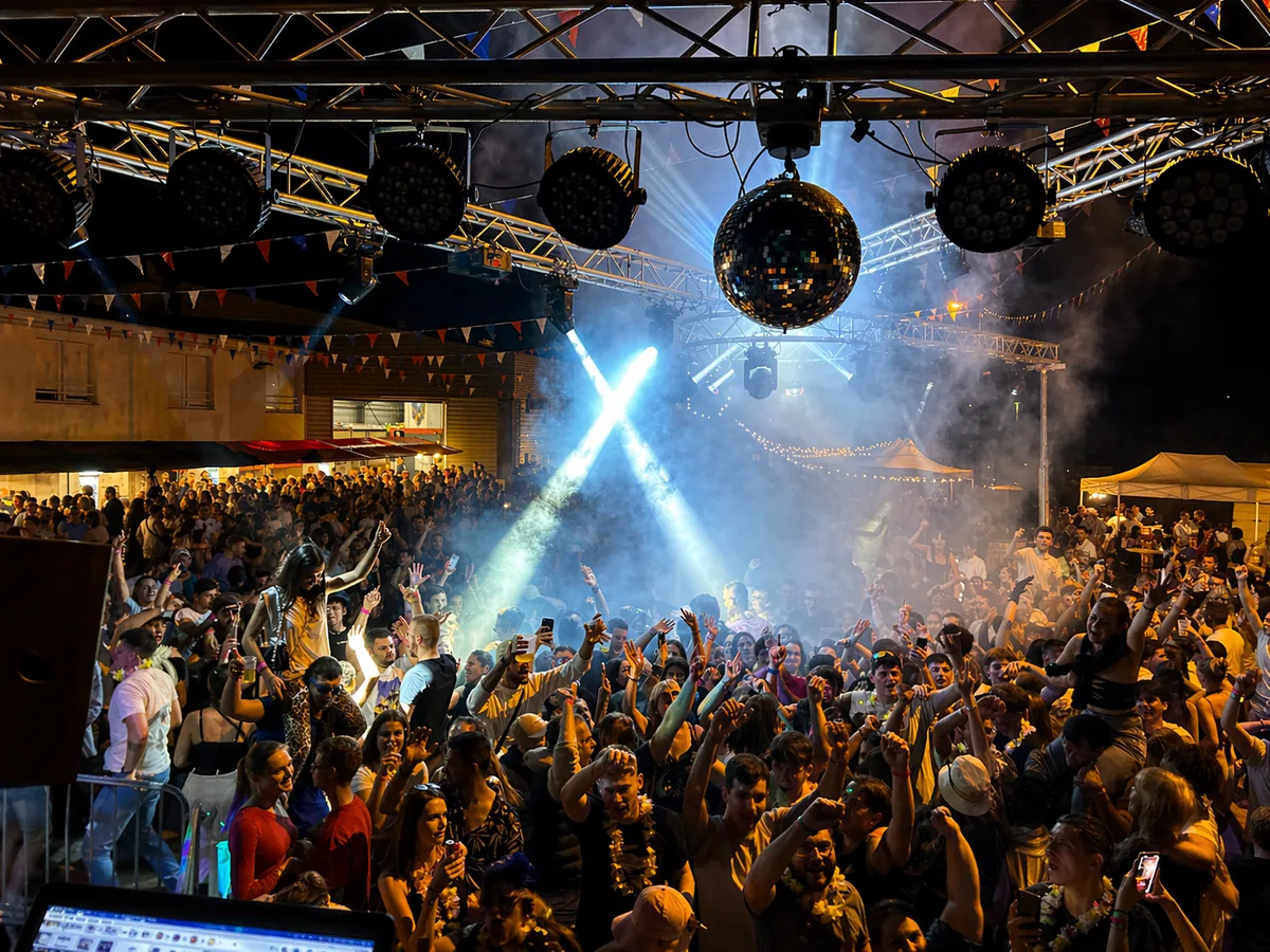 Bal populaire anim&eacute; par Sono Star Night DJ sono mobile Is&egrave;re Savoie Ain