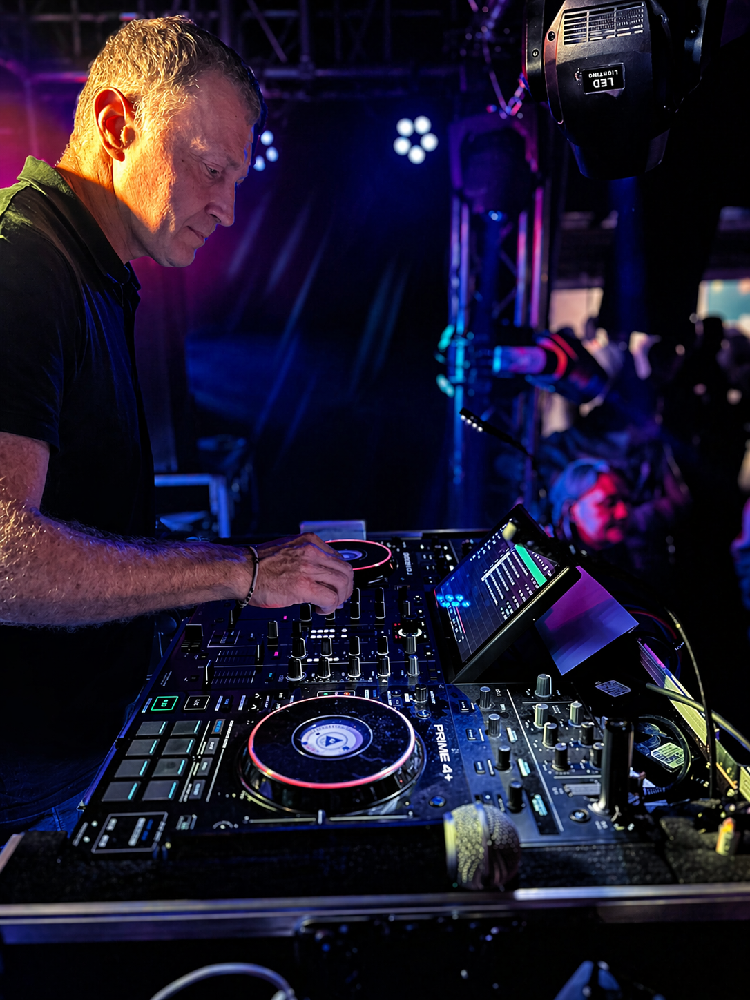 Julien &mdash; DJ Sono Star Night