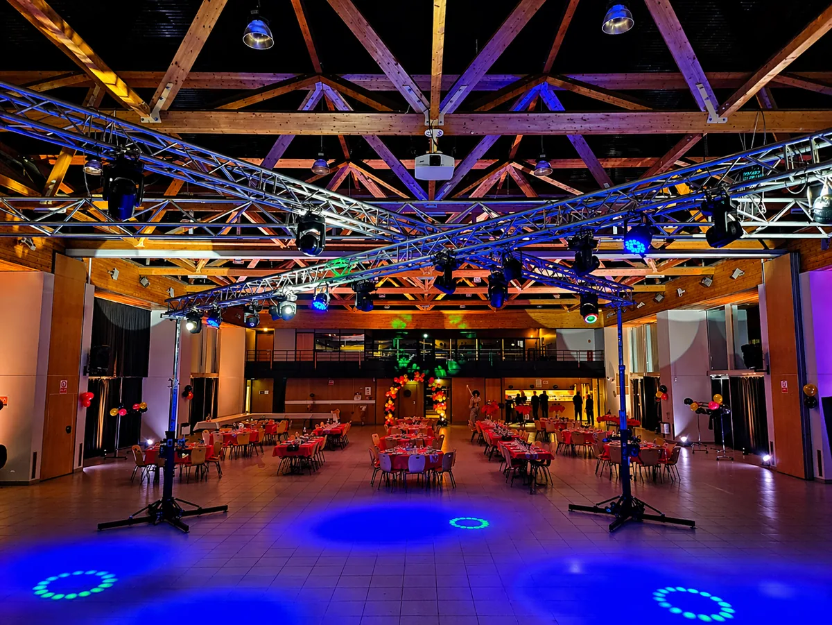 Salle des f&ecirc;tes &eacute;quip&eacute;e par Sono Star Night pour un mariage ou anniversaire en Is&egrave;re
