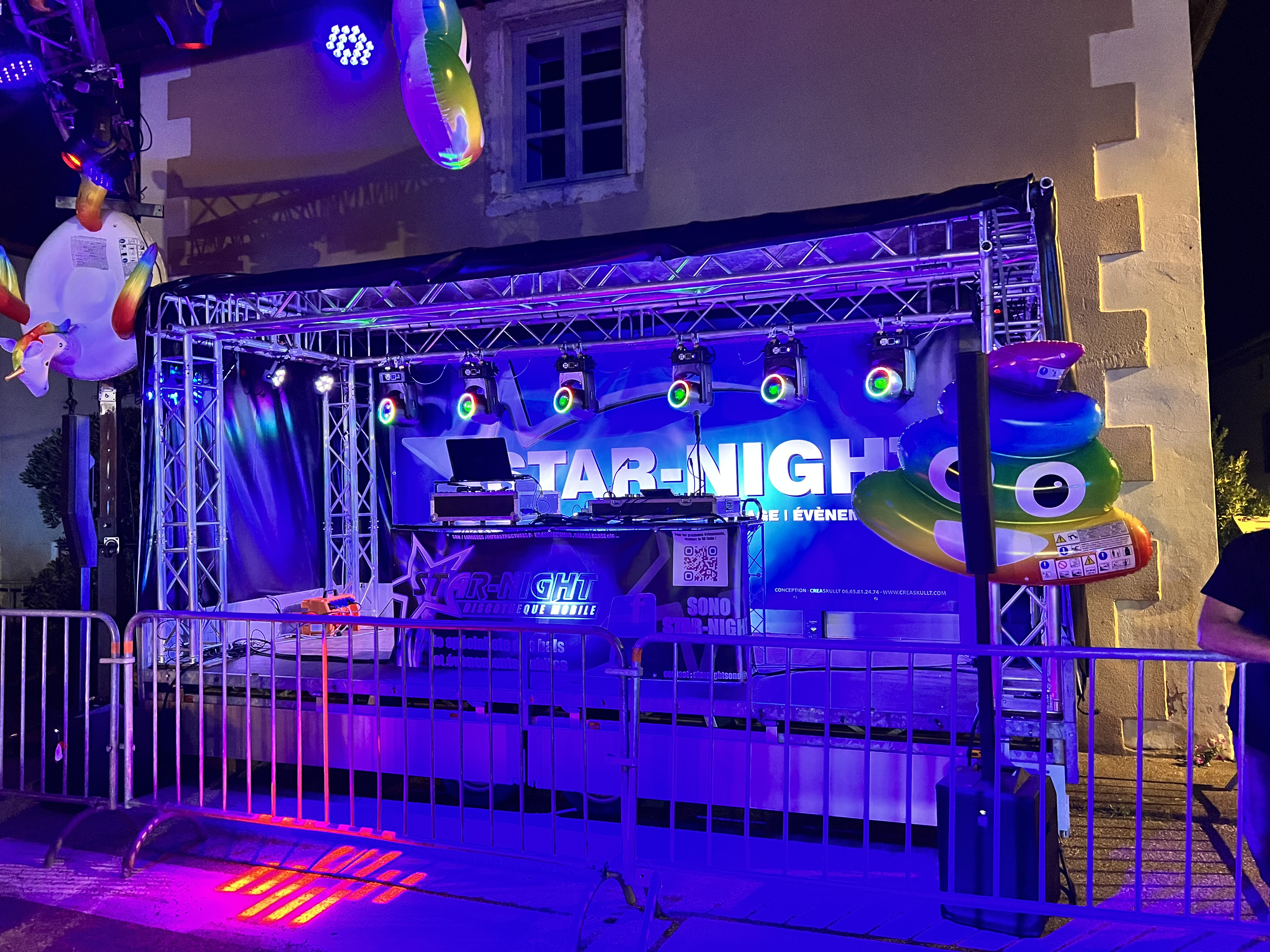 Sc&egrave;ne Sono Star Night avec truss et &eacute;clairage