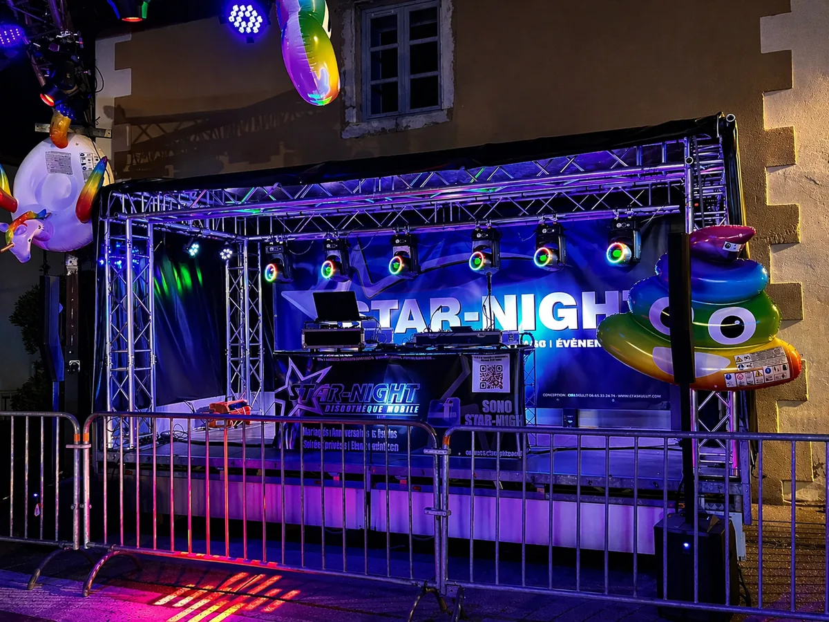 Sc&egrave;ne Sono Star Night &ndash; truss, lumi&egrave;res et DJ set